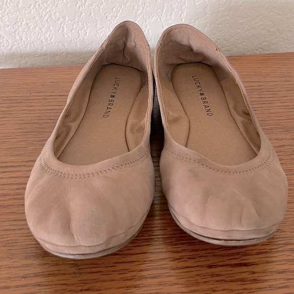 Good Used Condition Lucky Brand Flats size 8 - Picture 1 of 9